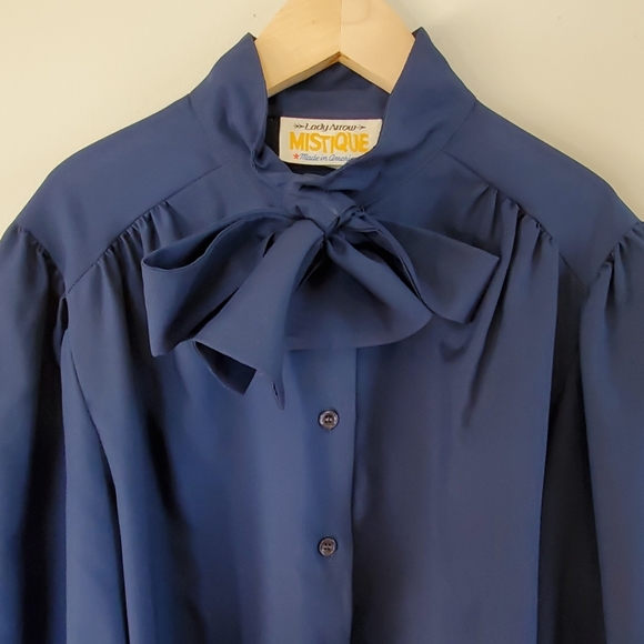 Tops - Vintage Lady Arrow Mistique Pussycat Bow Blouse